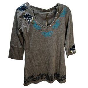 Womens‎ Embroidered Neckline 3/4 ShirT Medium NWT